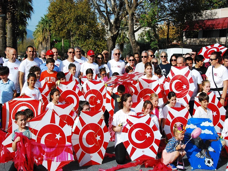 Cumhuriyetimizin Kuruluşunun 100. Yıl Etkinlikleri Kapsamında Uçurtma Şenliği Düzenlendi