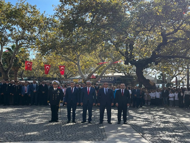 Cumhuriyetimizin Kuruluşunun 100. Yıl Etkinlikleri Kapsamında Atatürk Anıtına Çelenk Sunma Töreni Gerçekleştirildi.