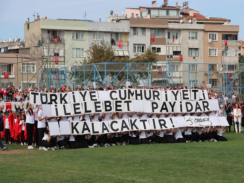 Cumhuriyetimizin Kuruluşunun 100. Yıl Etkinlikleri Kapsamında Erdek 18 Eylül Stadyumunda Kutlama Etkinlikleri Düzenlendi.